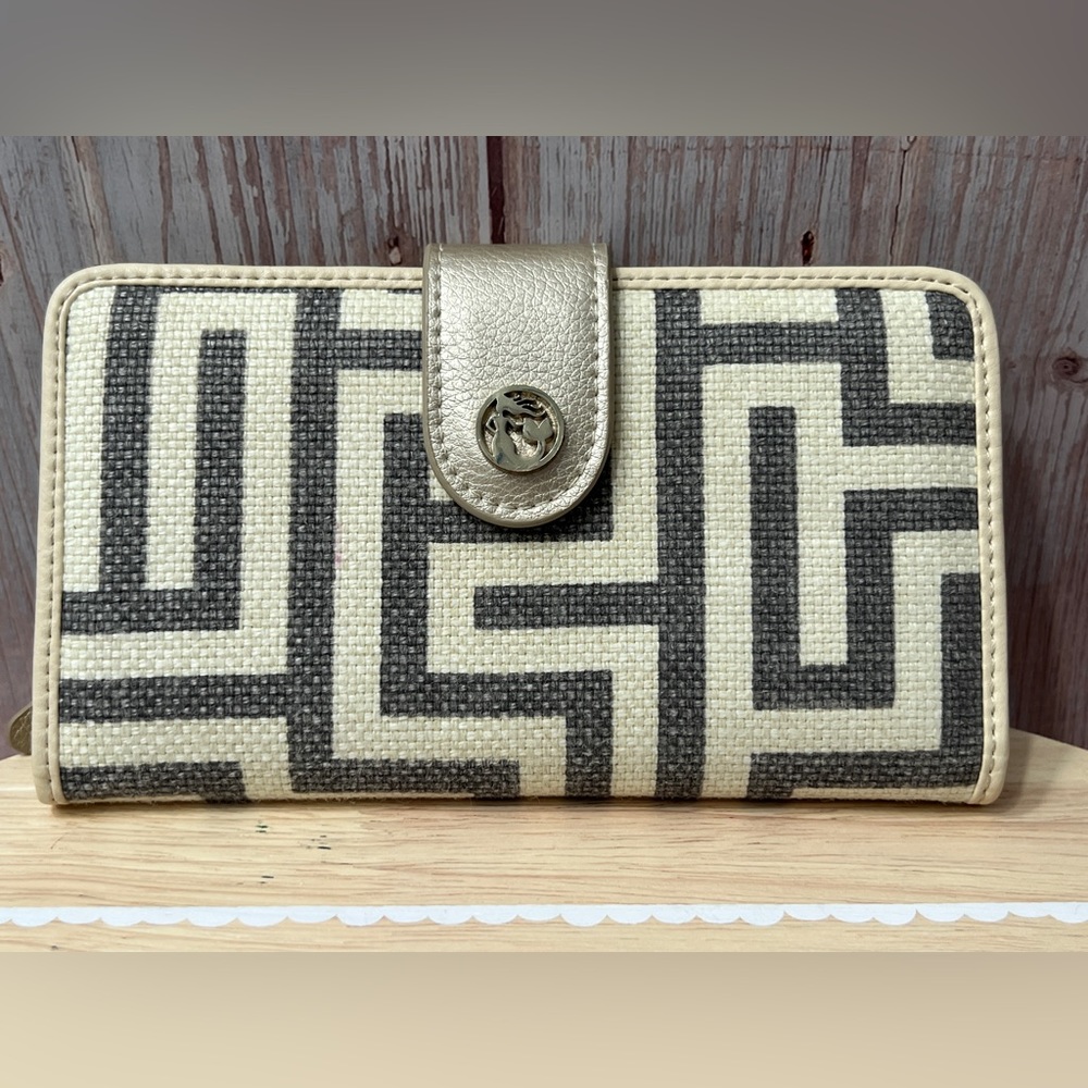 De Renne Slim Wallet by Spartina 449 grey and beige